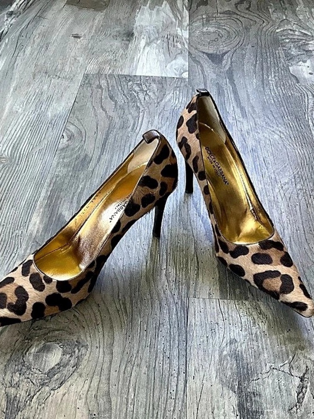 Never been worn - Dolce & Gabbana Leopard Print Calf Hair Pointed Toe Pumps Poin